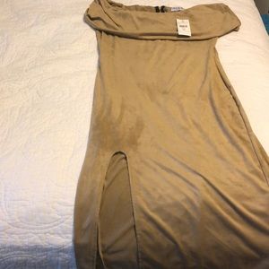 Super cute tight off the shoulder dress 💃🏽